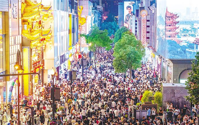 每次轉身，都精準踩中消費升級節拍  百年江漢路續寫“流量神話”_fororder_微信圖片_20250522094124