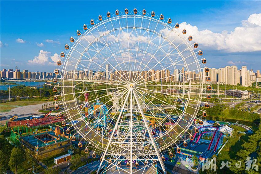 武漢摩天輪勾勒最美城市天際線_fororder_c56d5834a9b24038991e6934afdf462e