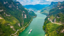 船遊三峽 風光何止“一輪”