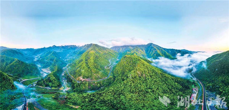 風景變“錢景” 十堰美麗公路成為致富路_fororder_4afb125c584342f28759b17325f56eee