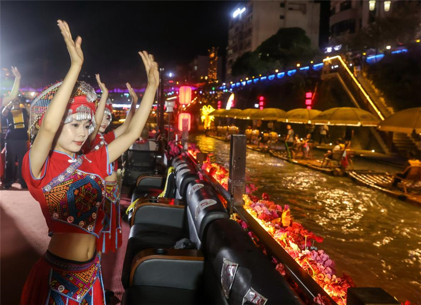 湖北宣恩：一河夜色起 精彩夏日遊_fororder_20250710f5191c79d39242c9850477fce27886df_c41aa02898d74be88b4179e236f5cd73