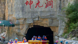 2000余名選手在湖北宜昌搏浪飛舟