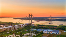 光影映大橋：攝影師定格建設中的武漢雙柳長江大橋