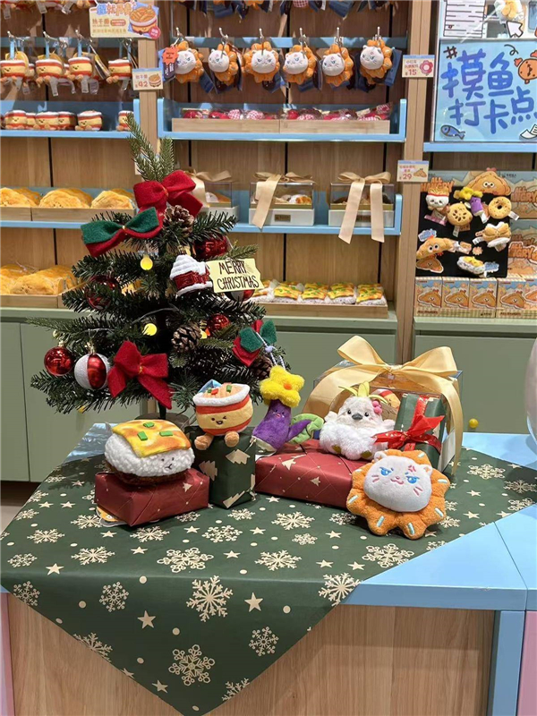 “蒜鳥”逗趣、雪糕暢銷……武漢文創“圈粉”境外遊客_fororder_266161f7005b48349b3851d914149960