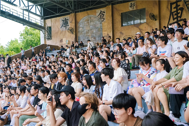 湖北首個碼頭IP文化演藝區 武漢歡樂谷碼頭文化小鎮煥新開街_fororder_03