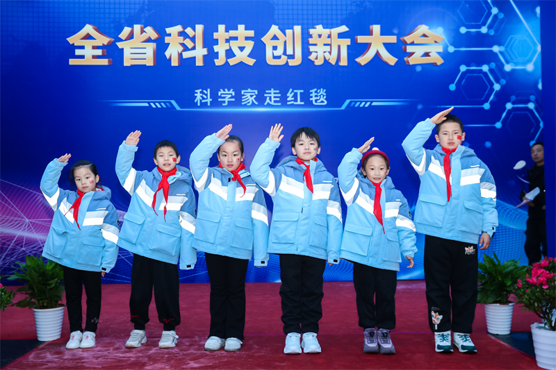 紅毯走來頂流天團 湖北“新年第一會”向他們致敬_fororder_圖片5