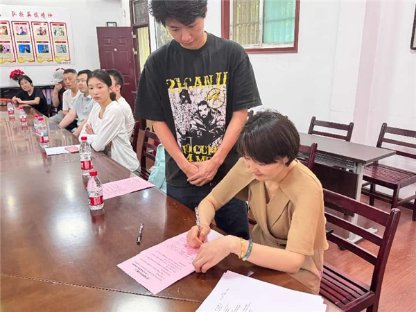 “青春足跡映初心 紅色薪火代代傳” 大學生紅心宣講團走進華師社區開展宣講活動_fororder_圖片38