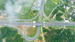 湖北32個省際高速出口暢通“一小時經濟圈”