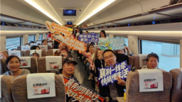 襄荊高鐵首個千人專列旅行團抵襄