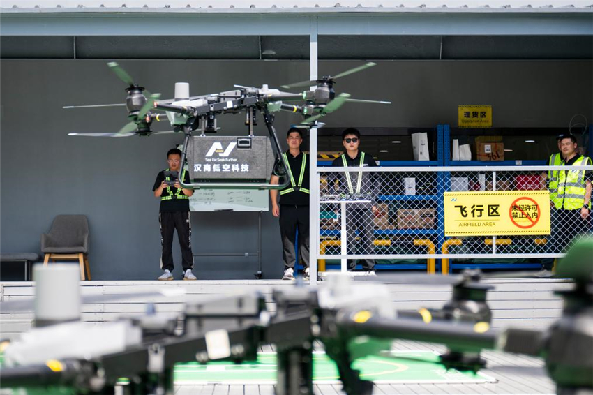 武漢新增10條低空物流航線_fororder_202506167ba4e34ccd544f3fae9779c574fc6d13_84c18439beee4300ae25ef3b7e3b4978