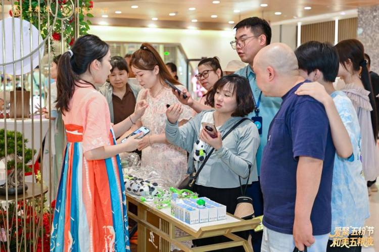 第四屆五糧液和美文化節在武商MALL舉行_fororder_a59f96db7b2d4b388d6c4d61e878bbd4