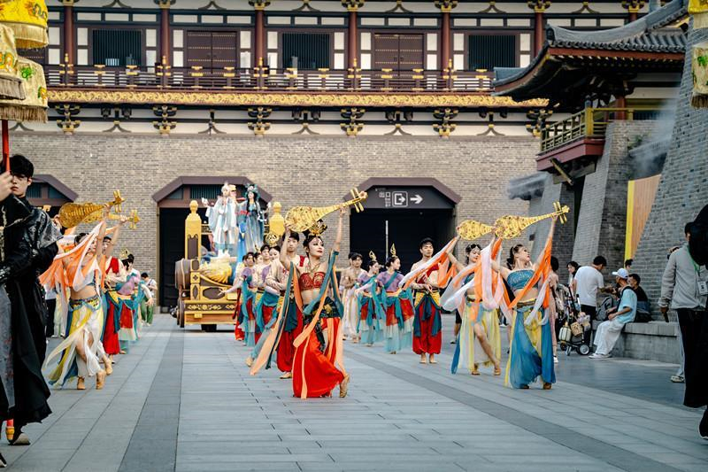 文旅大V探訪夜遊標杆唐城 國風電音潑水節引爆萬人狂歡_fororder_31556f8fe6ad464599fe82ce09583348