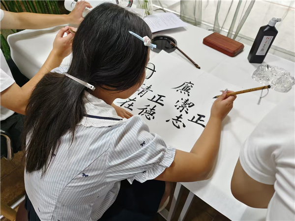 創意繪清廉 武漢商學院舉辦廉政文化主題作品展_fororder_02