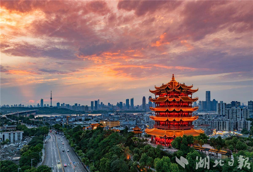 晚霞中的黃鶴樓迎來重建開放40週年_fororder_01