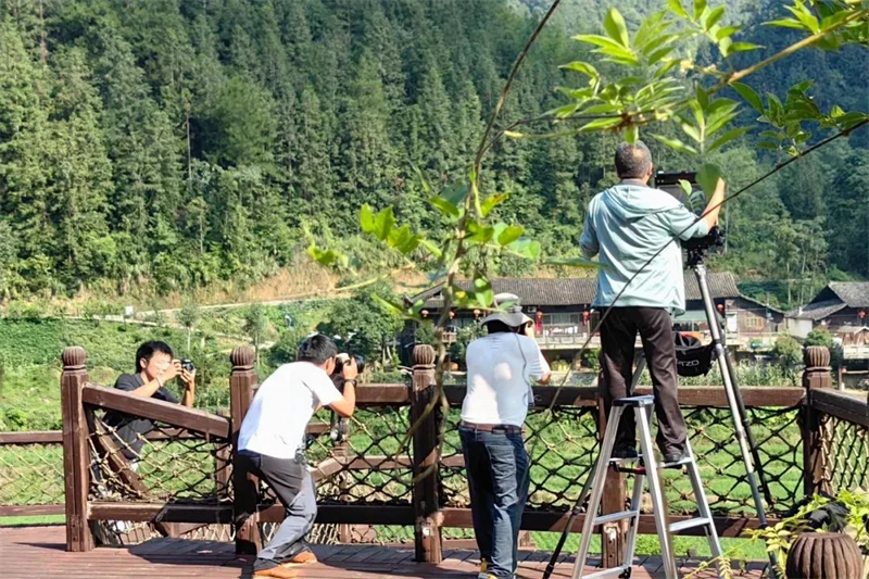 透過鏡頭看“支點” 湖北鄉村攝影潮走進宣恩創作采風_fororder_62
