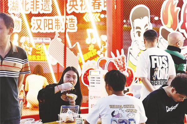 連鎖品牌消費規模佔全國三分之一 武漢小龍蝦“鉗”住八方客_fororder_微信圖片_20250514093314