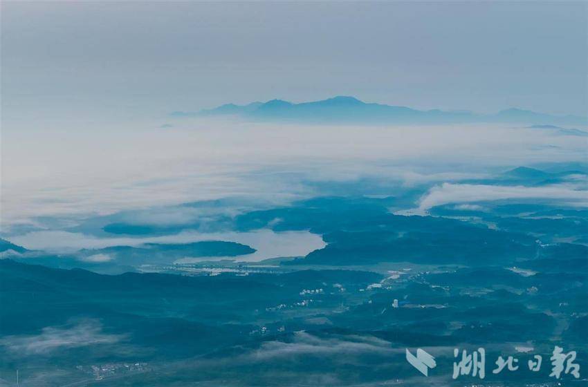 “武漢之巔”觀雲海