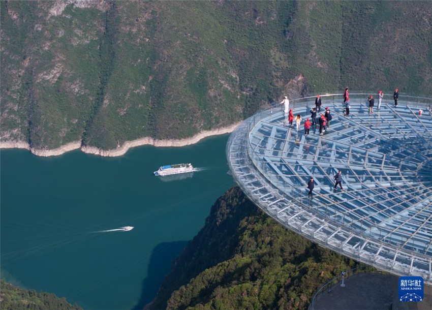 湖北巴東：巫峽春色美 人在畫中游_fororder_202504100455d9a79f77423882d5629157a72425_202504101df183c7fcfe44bca9bb3cd8a2c17301