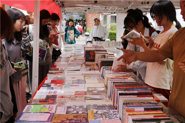 【A】師生開“書單”學校來“買單” 武漢商學院開展圖書薦購活動_fororder_圖片72