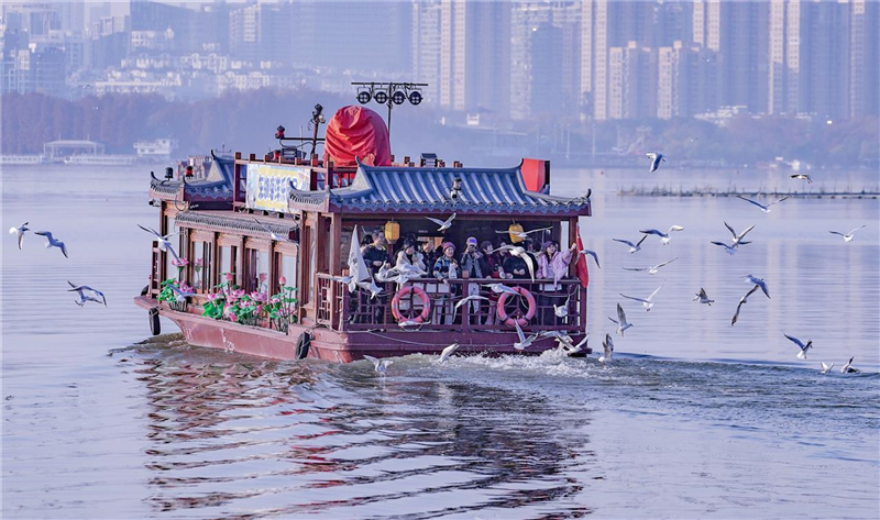 全國最長“翡翠項鍊” 外國人打“飛的”來看_fororder_be130f4b44a0489b808fc76cc725d94e