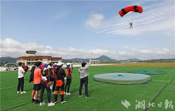 十堰低空飛行器大型試驗基地啟用_fororder_微信圖片_20250416092302