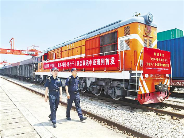 出海通道越來越多 外貿成色越來越新 前7個月湖北省進出口總值增長近三成_fororder_微信圖片_20250812092004