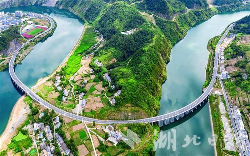 風景變“錢景” 十堰美麗公路成為致富路_fororder_b6498791bc0a452f9c58166c70b791f6