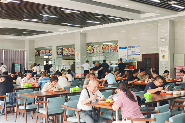 “粽”情赤壁，暖心就餐！赤壁政府食堂 “寵粉” 再升級_fororder_圖片1