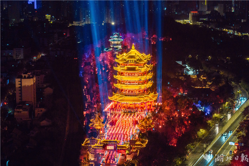 從江上看劇到江上蹦迪 長江遊成為武漢五一文旅新“頂流”_fororder_微信圖片_20250429092315