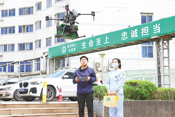 襄陽無人機轉運醫療標本首飛告捷_fororder_01