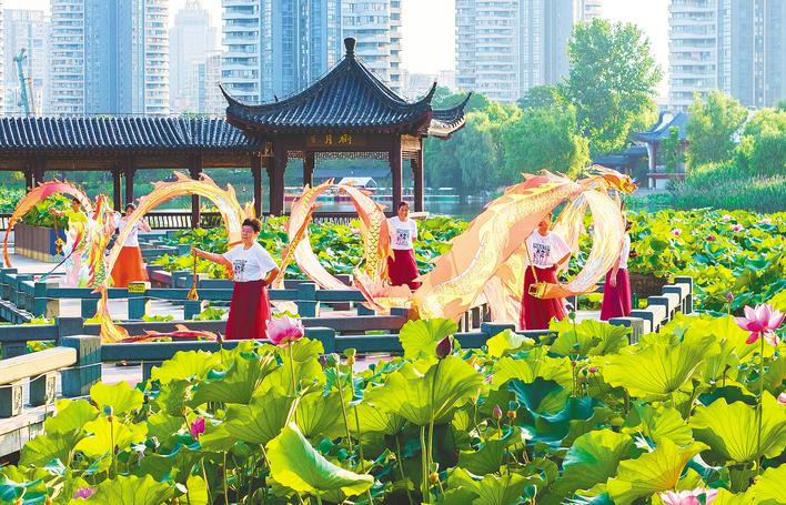 從百湖之市到千園之城——一座超大城市的美麗生活