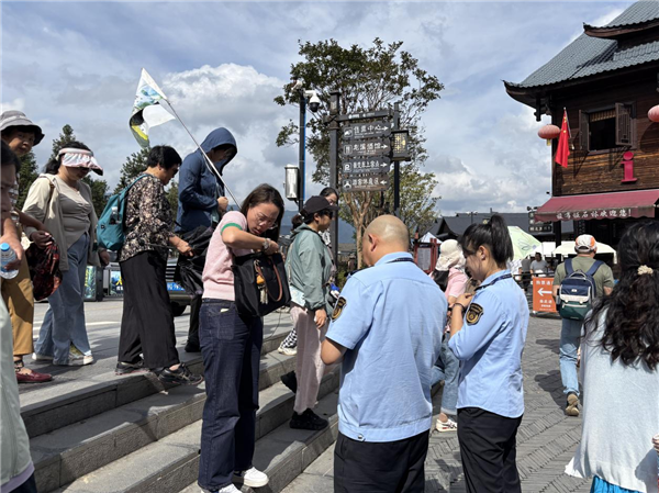 雙節同慶文旅熱 恩施梭布埡石林節日活動紛呈獲好評_fororder_01