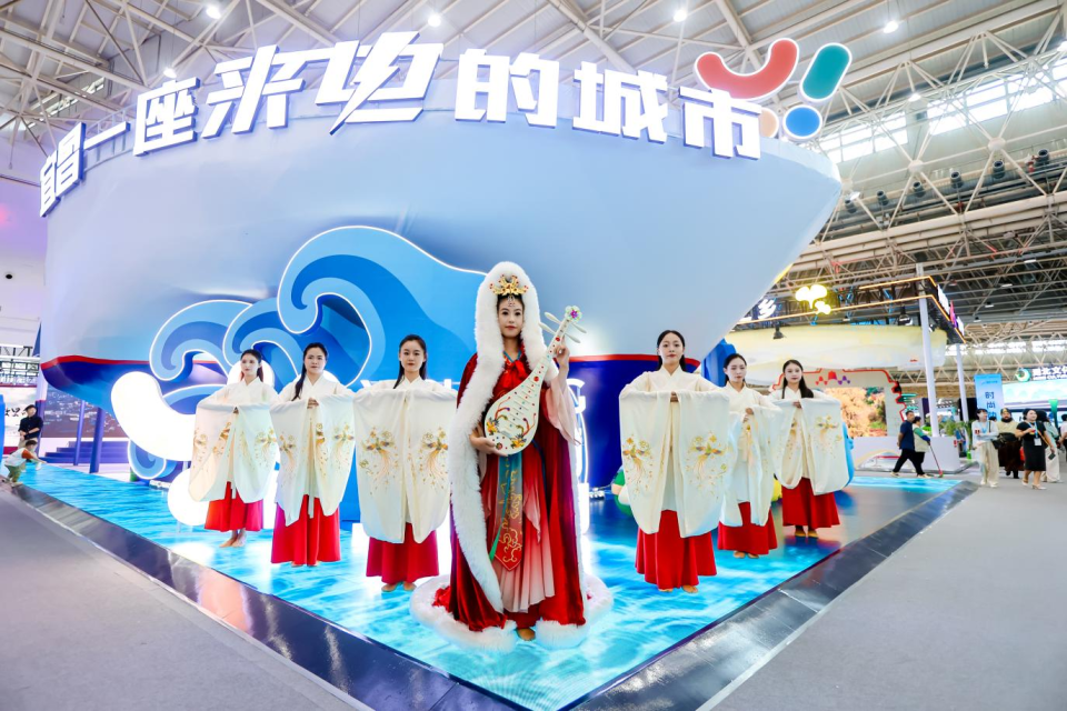 長江為脈人文為魂 “來電宜昌”亮相2025中國文化旅遊産業博覽會_fororder_7450dbc0bcdf4db7a690dd665cff2a56