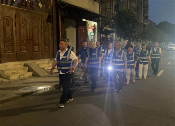 蹚出基層治理新路徑 看孝南車站“銀齡”志願隊如何重塑小區新貌_fororder_微信圖片_20260201163454