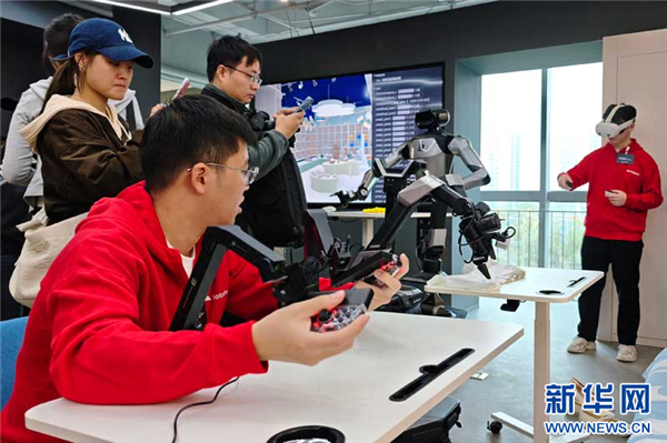 全國首個自主可控機器人倣真訓練場落戶武漢東西湖_fororder_2025103004f2e249f18f4554b3edae8f4243cb97_20251030a9d361dcf89f4efa997bd4040f537b3a