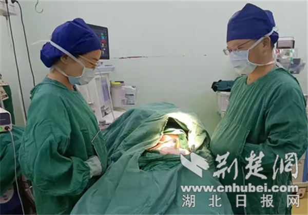 荊門市人民醫院血透團隊突破極限 逆轉患者14年頑疾困局_fororder_3b3b662e2b24144663e8874a0ad4bdc5