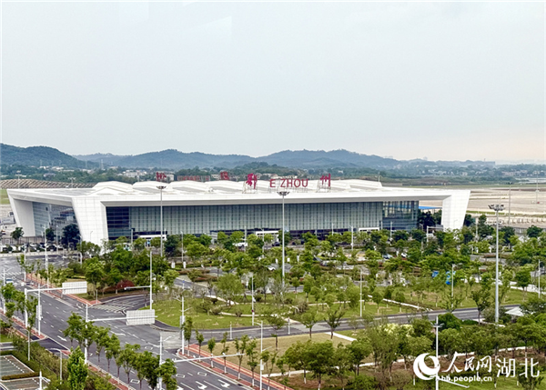行進中國丨內陸崛起“空中出海口” 人民網“行進中國”湖北調研採訪團_fororder_LOCAL1751329961342NSGVZAUXN7