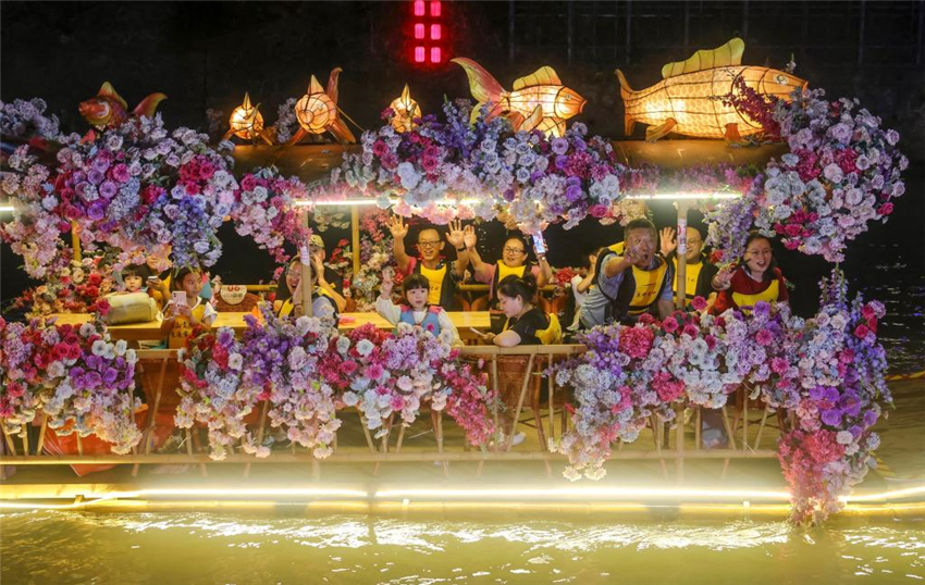 湖北宣恩：一河夜色起 精彩夏日遊_fororder_20250710f5191c79d39242c9850477fce27886df_529356a8b71a458a872e214f5e7d4cce