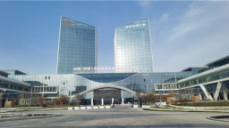 新疆亞歐商貿中心完工 架起絲路貿易“新橋梁”