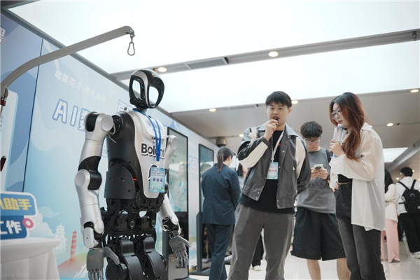 廣東在漢開啟引才盛宴 1.6萬餘崗位邀學子雙向奔赴_fororder_圖片13