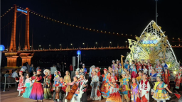 長江榮耀舉行“童心頌中華”多民族兒童合唱活動共迎國慶