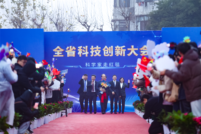 紅毯走來頂流天團 湖北“新年第一會”向他們致敬_fororder_圖片2