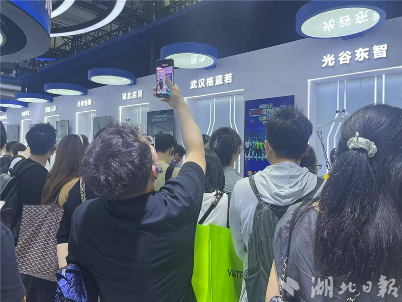 湖北人形機器人創新中心攜企業亮相世界級展會_fororder_0128b9db4fe446d79e2692c11ba4c45a