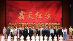 我校大型原創黃梅戲《霜天紅燭》走進皖西學院