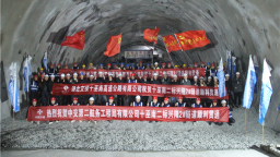 十巫南高速全線最長隧道順利貫通