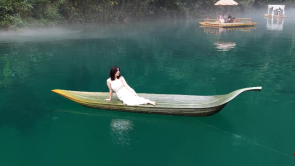 湖北鶴峰：峽谷秋光裏 舟搖星河碎