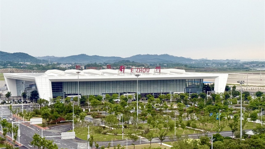 湖北：內陸崛起“空中出海口”_fororder_LOCAL1751329961342NSGVZAUXN7