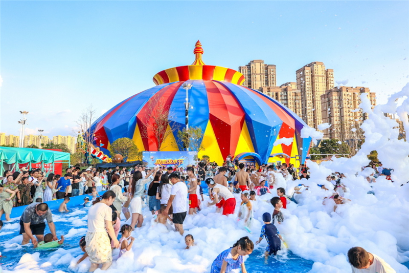 武漢極地海洋度假區22℃清涼一夏： 軍人免費遊園 市民暢享音樂節與玩水_fororder_圖片3