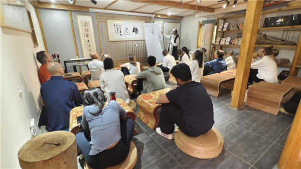 武當山迎多國“問道者” 20名外籍學員沉浸體驗東方養生文化_fororder_微信圖片_20250509094419