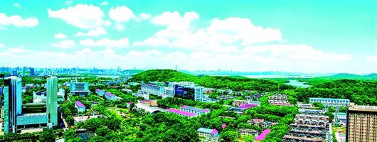 大學校園舊貌換新顏